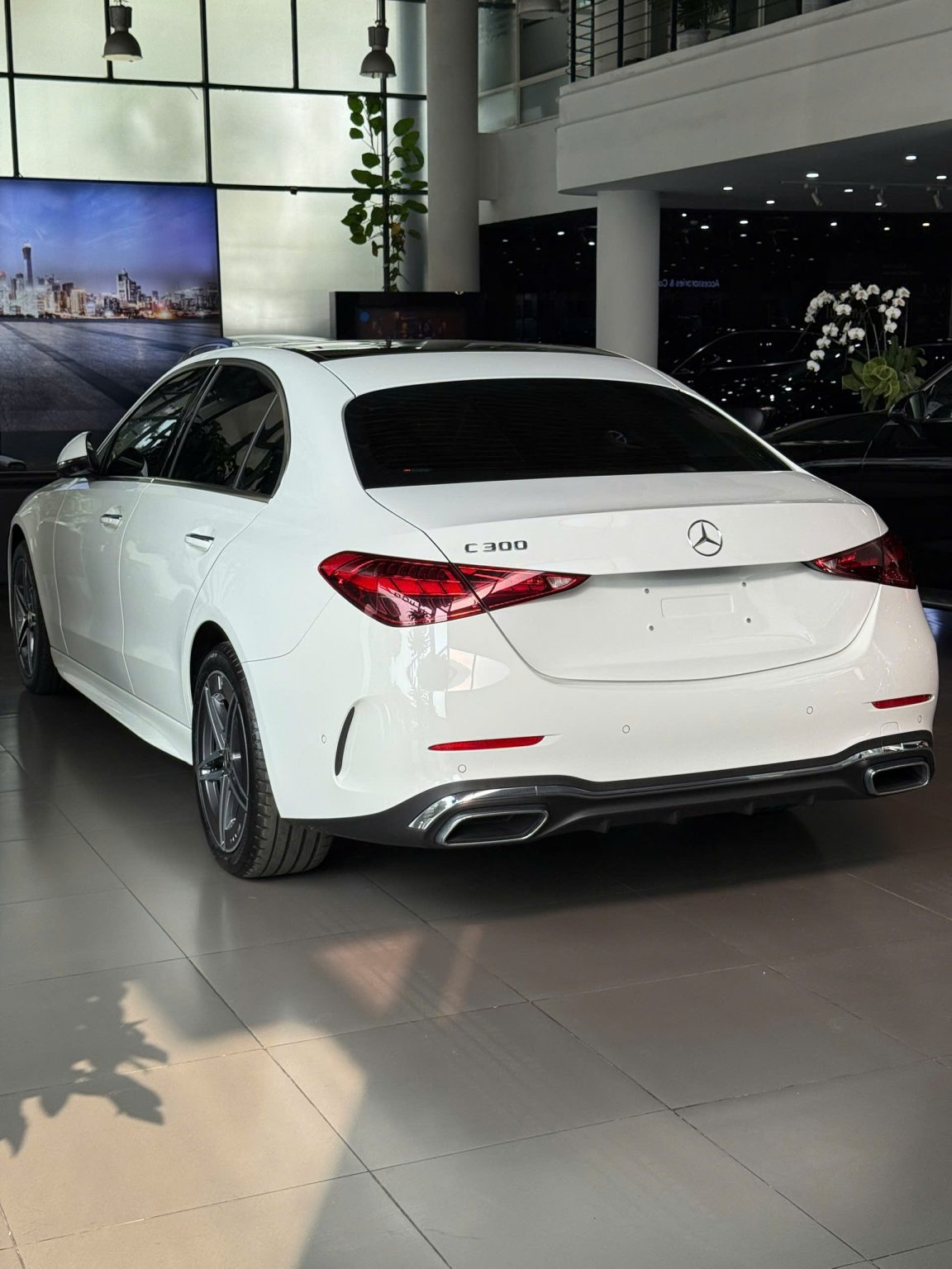 Mercedes C300 AMG Thông Số & Giá Lăn Bánh (01/2025)